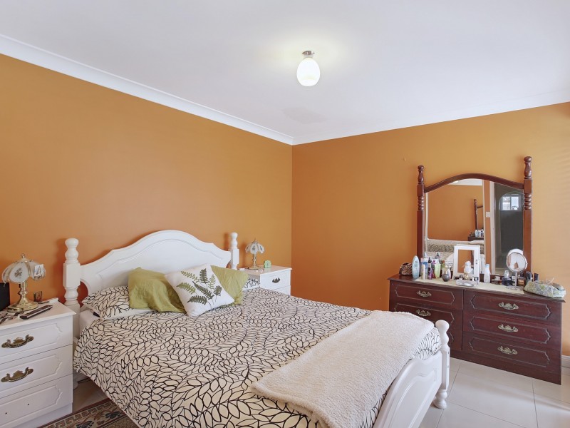 18 Mundara Place, St Helens Park NSW 2560