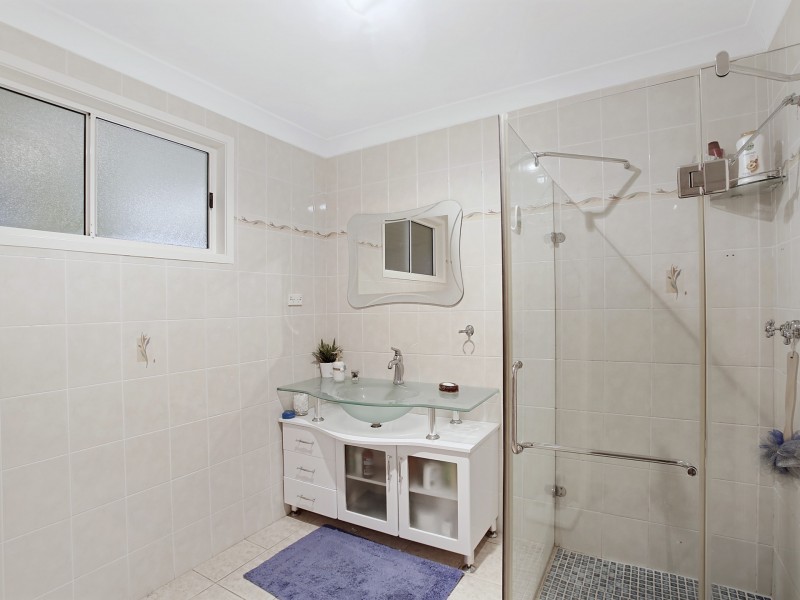 18 Mundara Place, St Helens Park NSW 2560