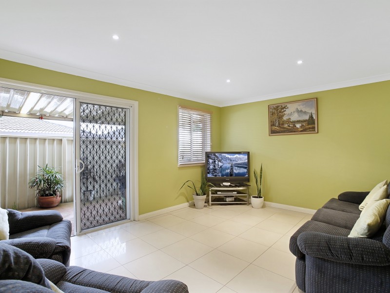 18 Mundara Place, St Helens Park NSW 2560