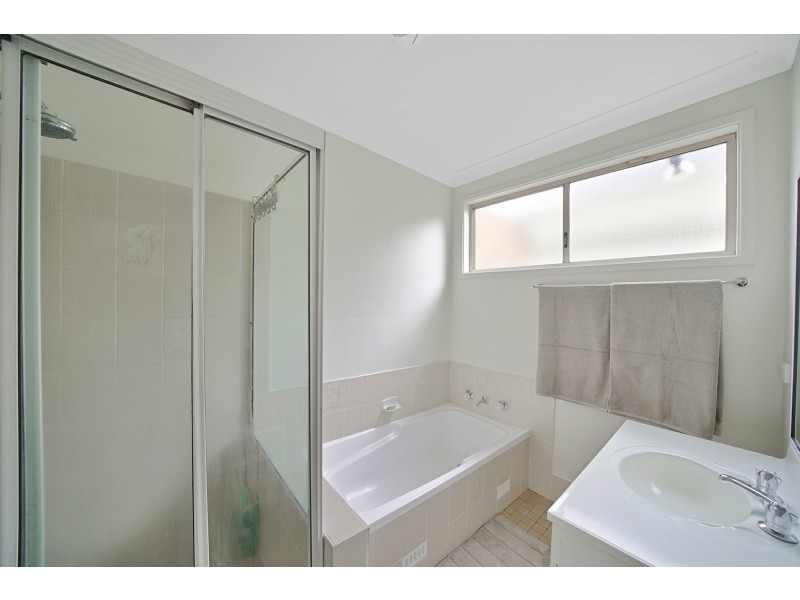 34A Anthony Dr, Rosemeadow NSW 2560