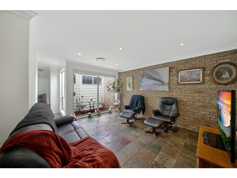 34A Anthony Dr, Rosemeadow NSW 2560