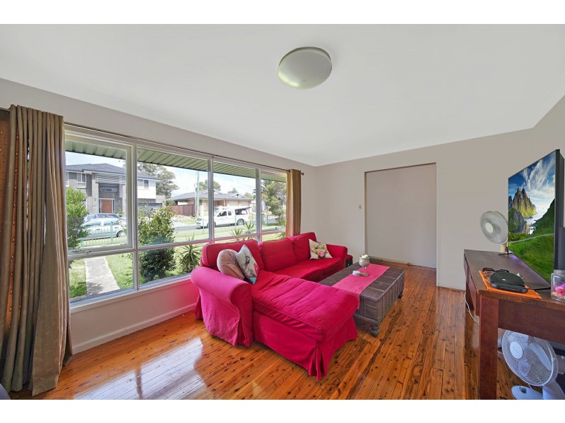 8 Albury Ave, Campbelltown NSW 2560