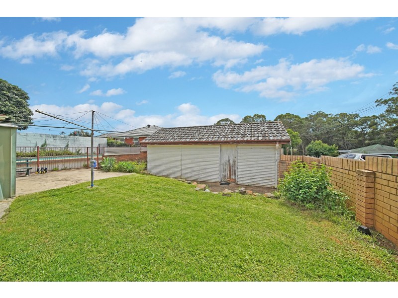 8 Albury Ave, Campbelltown NSW 2560