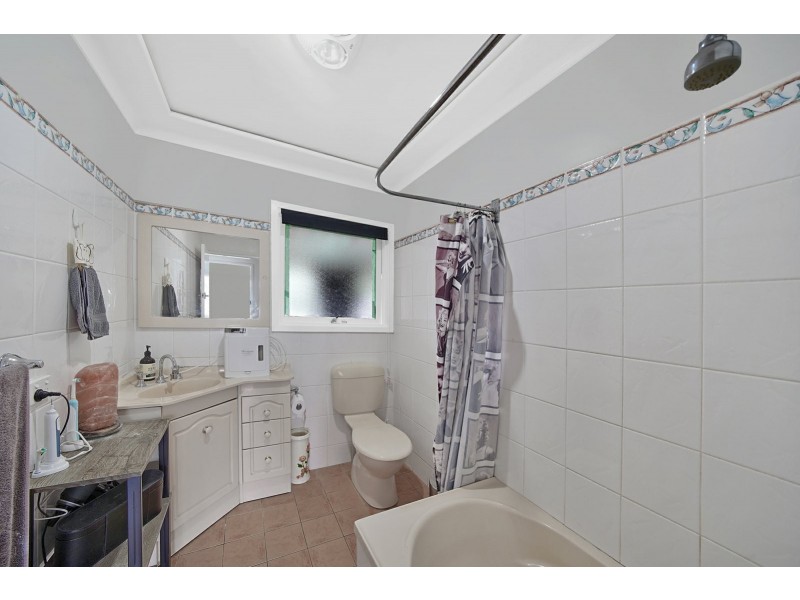 8 Albury Ave, Campbelltown NSW 2560