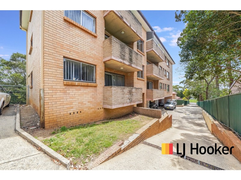 3/28A Moore Street, Campbelltown NSW 2560