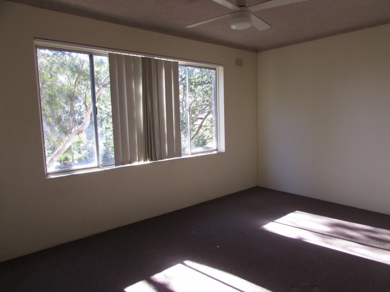 3/28A Moore Street, Campbelltown NSW 2560
