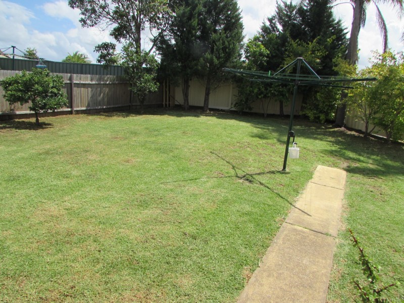 13 Bianca Place, Rosemeadow NSW 2560