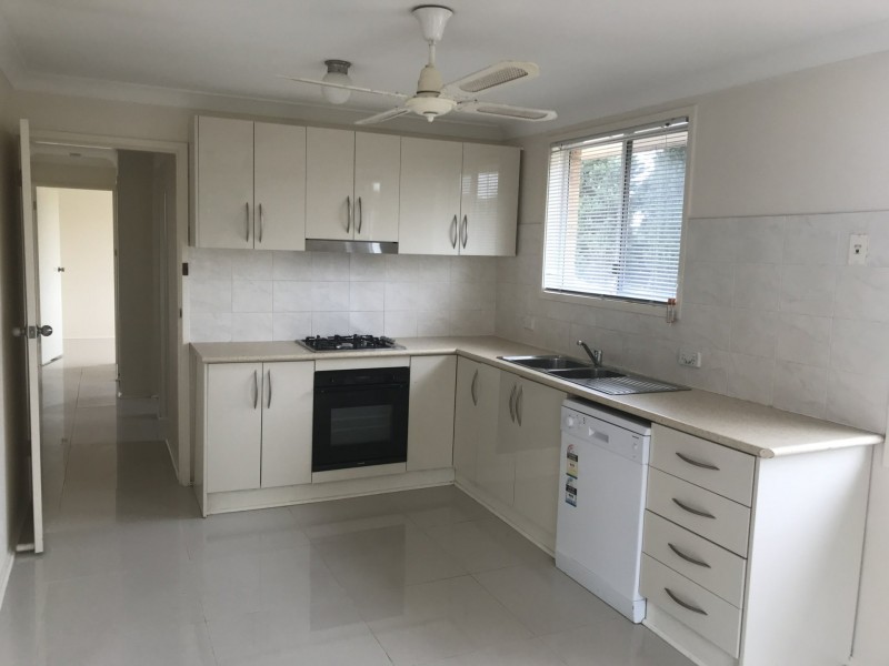 8 Gaspard Place, Ambarvale NSW 2560