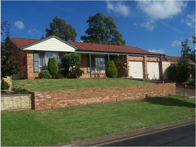 10 Bardolph Ave, Rosemeadow NSW 2560