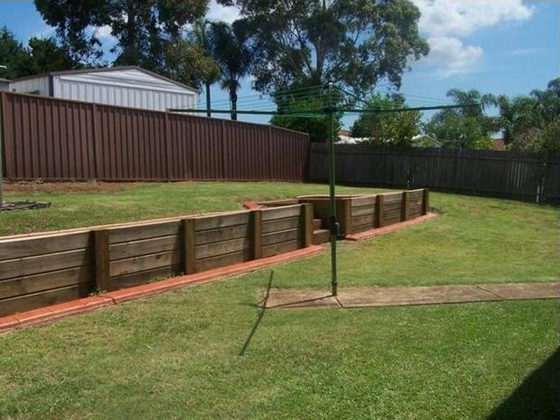 10 Bardolph Ave, Rosemeadow NSW 2560