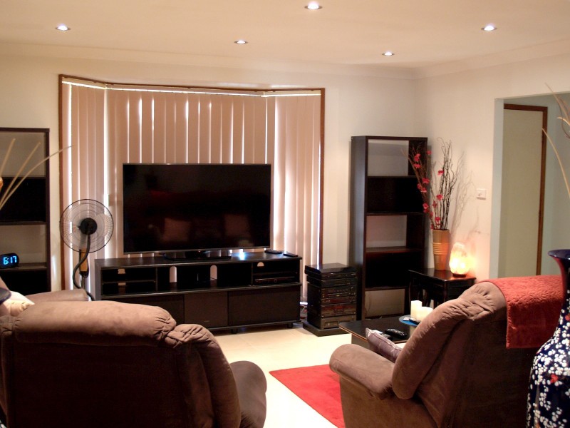 10 Barnard Pl, St Helens Park NSW 2560