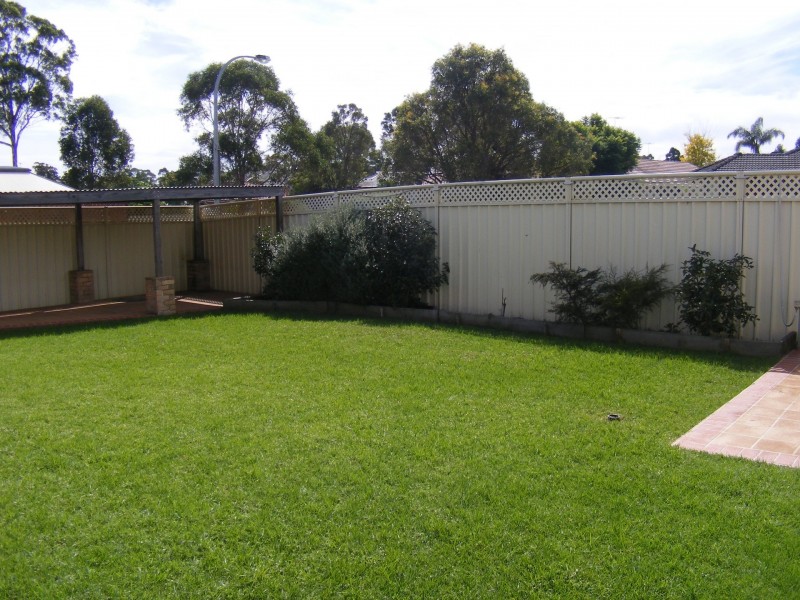 10 Barnard Pl, St Helens Park NSW 2560