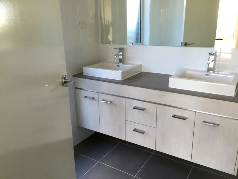 8 Atlee St, Oran Park NSW 2570