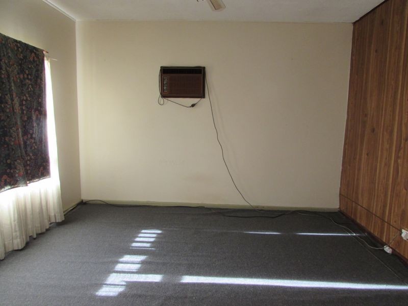 26 Raymond Ave, Campbelltown NSW 2560