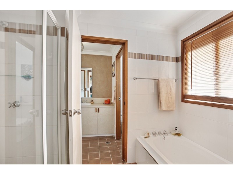 10A Falstaff Place, Rosemeadow NSW 2560