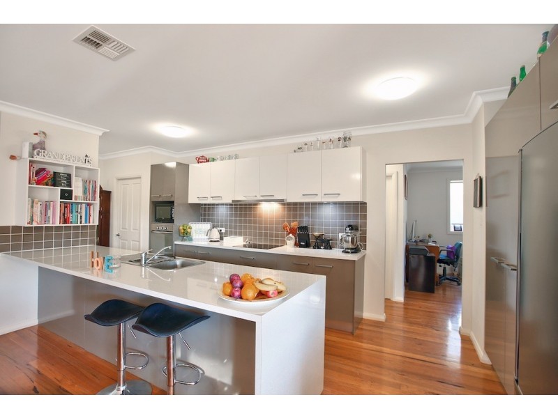 8 Preston Avenue, Elderslie NSW 2570