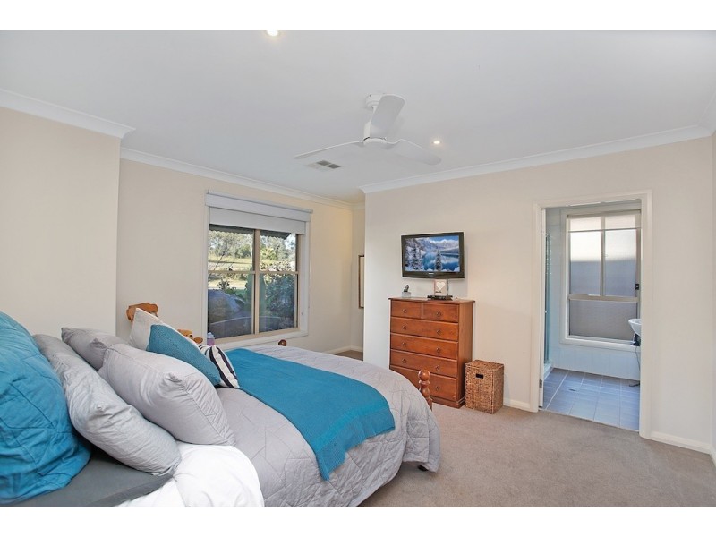 8 Preston Avenue, Elderslie NSW 2570