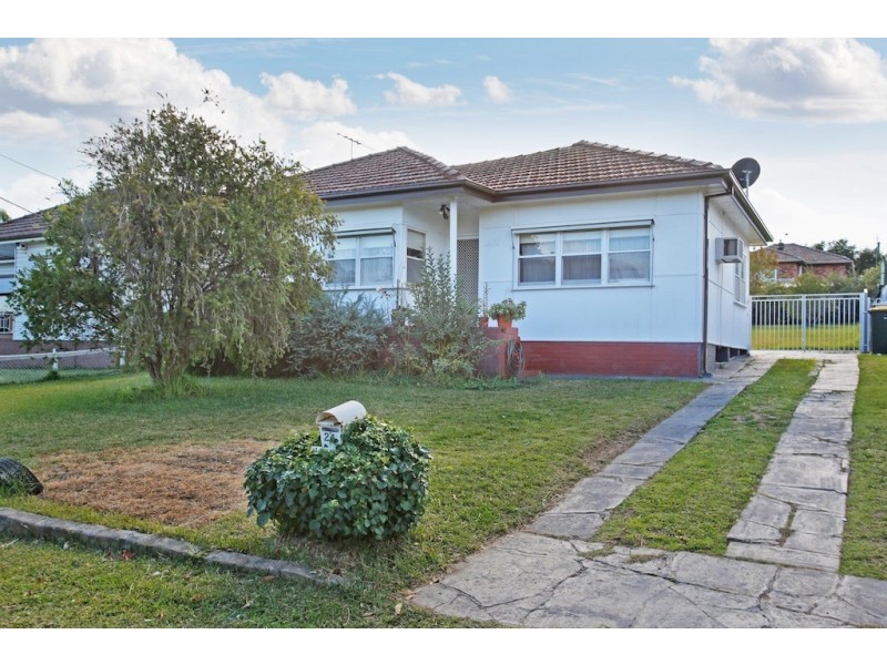 24 Bocking Avenue, Bradbury NSW 2560