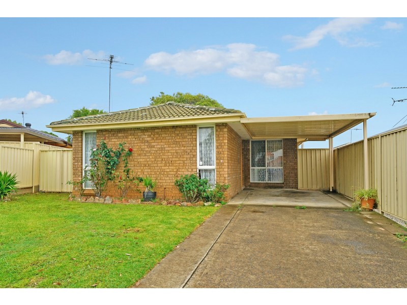18 Mundarda Place, St Helens Park NSW 2560