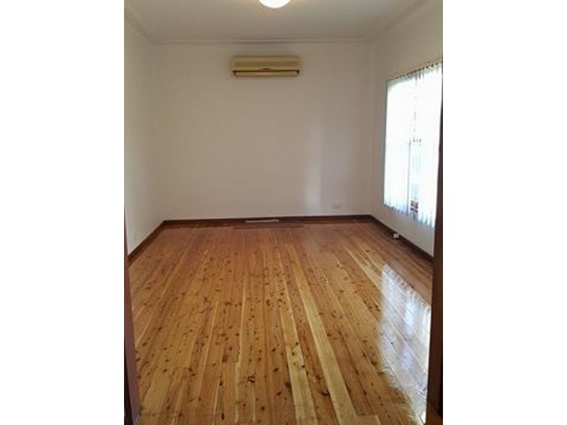 17 Austin Ave, Campbelltown NSW 2560