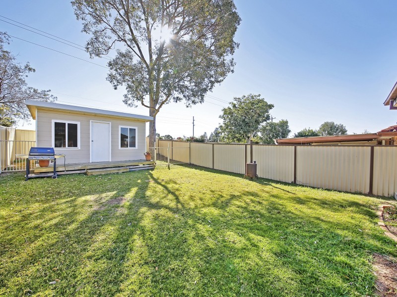 32 Holman Place, St Helens Park NSW 2560
