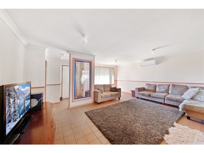 3 Woylie Place, St Helens Park NSW 2560