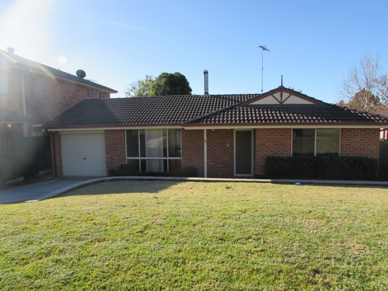 5 Fullerton Circuit, St Helens Park NSW 2560
