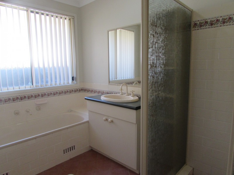 5 Fullerton Circuit, St Helens Park NSW 2560