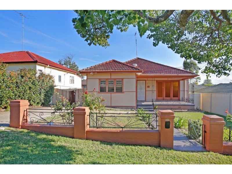 71 Lithgow Street, Campbelltown NSW 2560