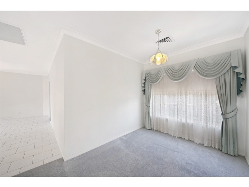 16 Cornelian Avenue, Eagle Vale NSW 2558