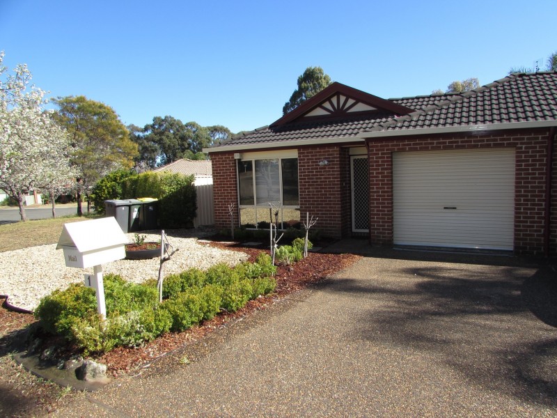 1 Cowan Place, St Helens Park NSW 2560