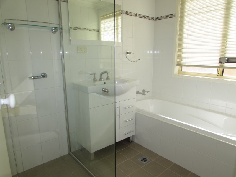 1 Cowan Place, St Helens Park NSW 2560