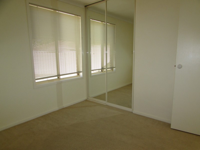 1 Cowan Place, St Helens Park NSW 2560