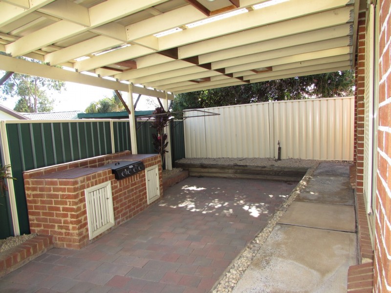 1 Cowan Place, St Helens Park NSW 2560