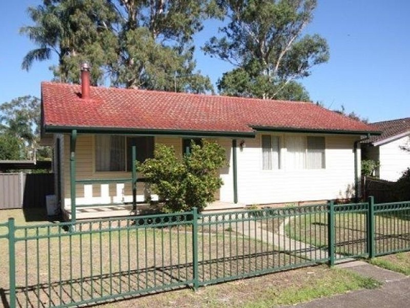 19 Hibiscus Crescent, Macquarie Fields NSW 2564