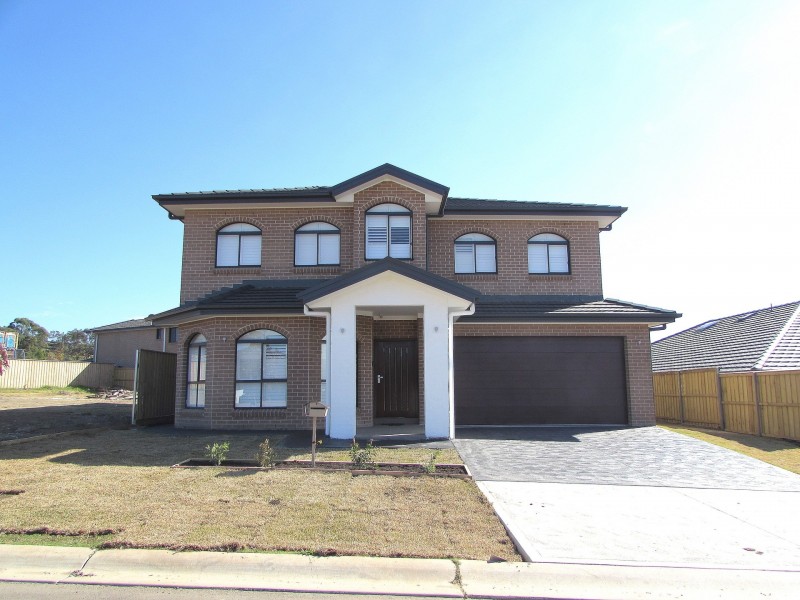 5 Lunar Place, Campbelltown NSW 2560
