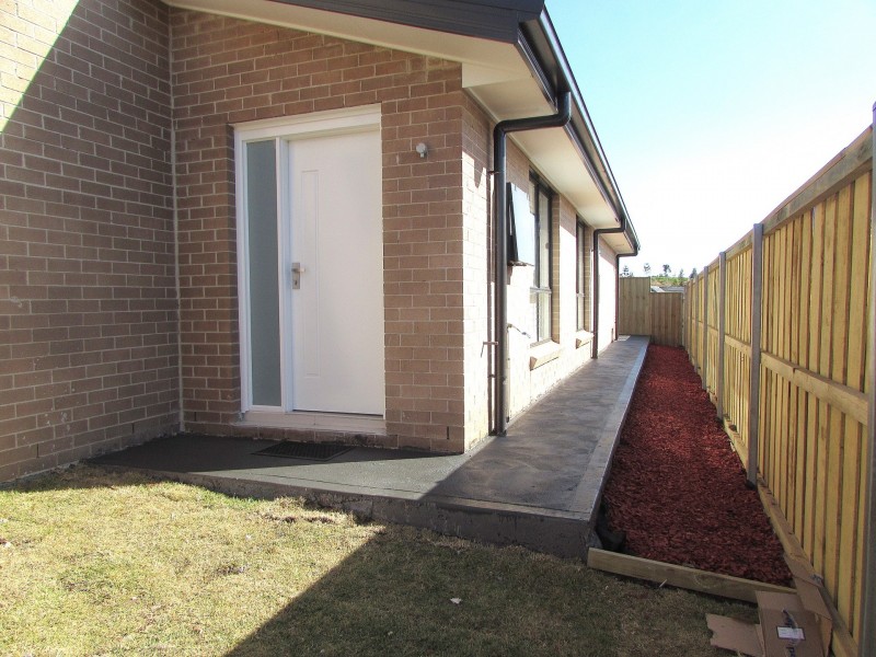 5a Lunar Place, Campbelltown NSW 2560
