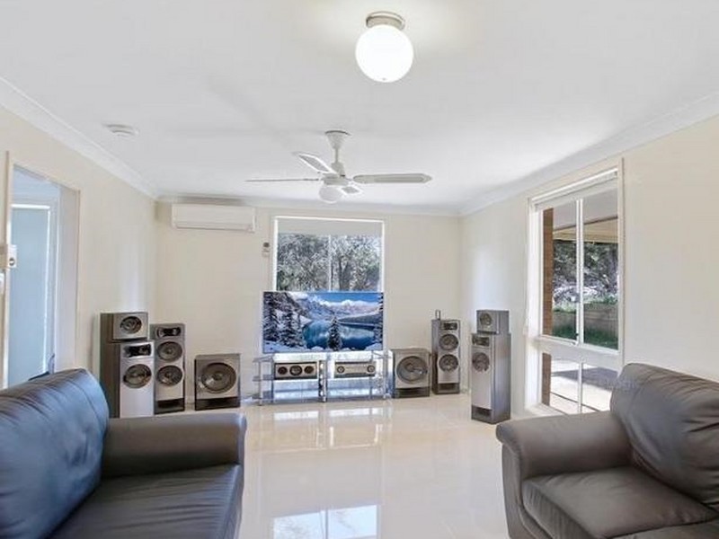 8 Gaspard Place, Ambarvale NSW 2560