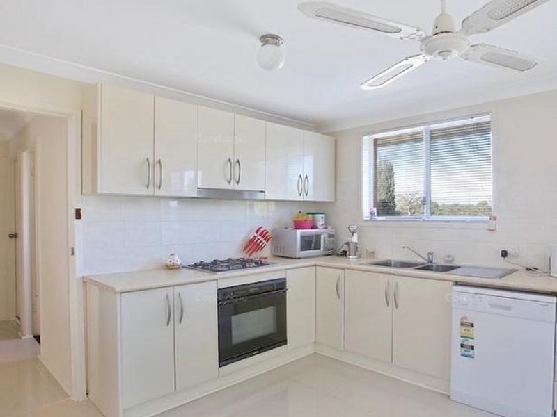 8 Gaspard Place, Ambarvale NSW 2560