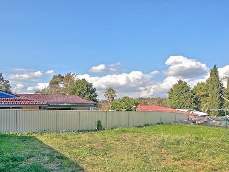 8 Gaspard Place, Ambarvale NSW 2560