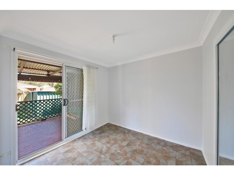23 Larapinta Crescent, St Helens Park NSW 2560