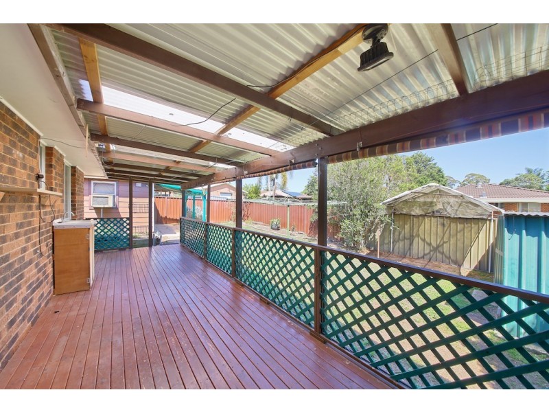 23 Larapinta Crescent, St Helens Park NSW 2560