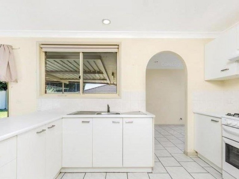 16 Elliot Place, St Helens Park NSW 2560