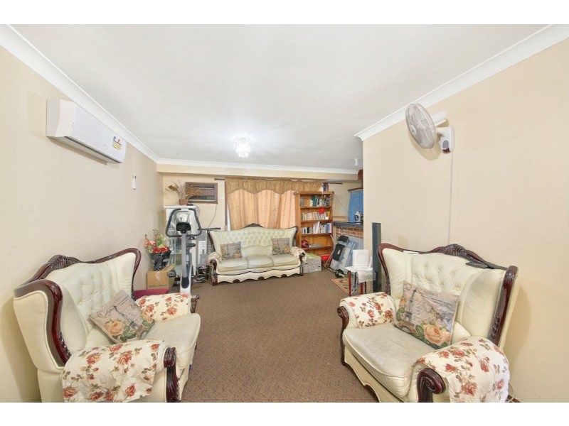 187 Copperfield Drive, Rosemeadow NSW 2560