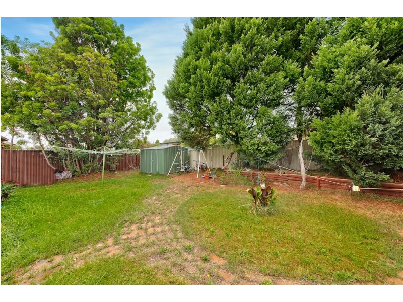 187 Copperfield Drive, Rosemeadow NSW 2560