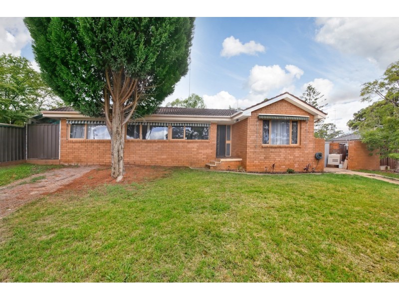28 Pinaroo Crescent, Bradbury NSW 2560