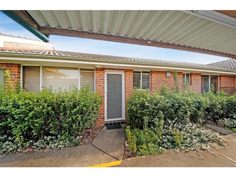 2/63 Kingsclare Road, Leumeah NSW 2560
