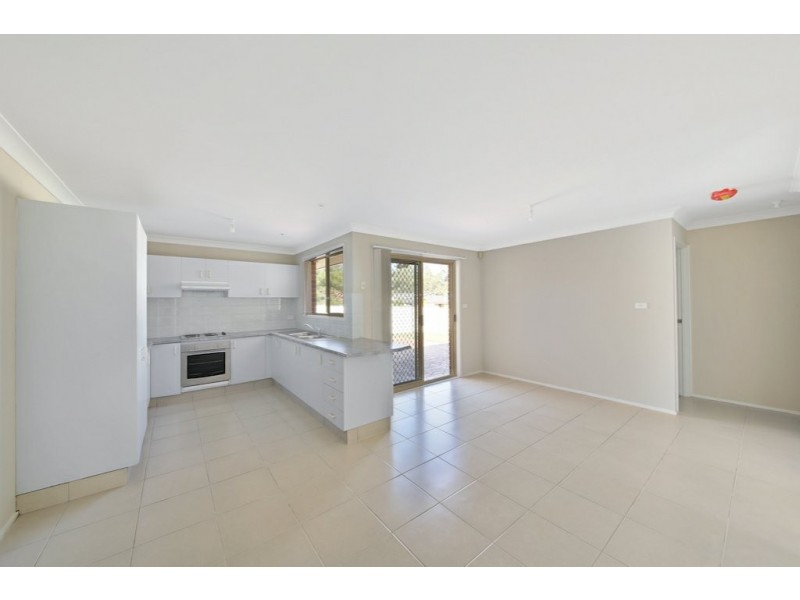 20 Lysander Avenue, Rosemeadow NSW 2560