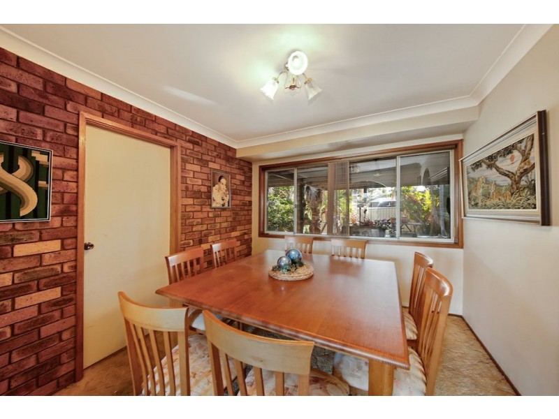 12 Donalbain Circuit, Rosemeadow NSW 2560