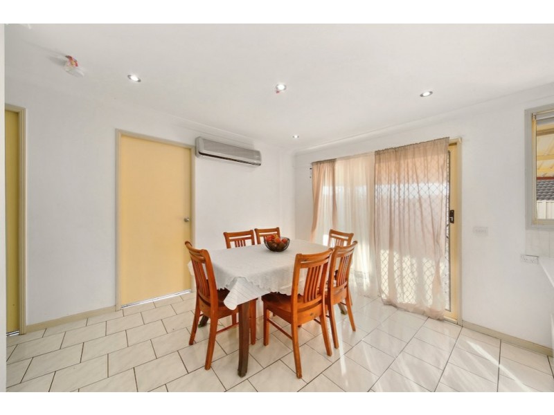 16 Elliot Place, St Helens Park NSW 2560